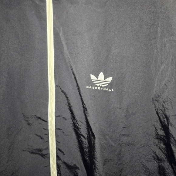 adidas Originals Basketball Shell Track Jacket JD5197 –‎ Black / Ivory  Sz L New - Picture 2 of 8